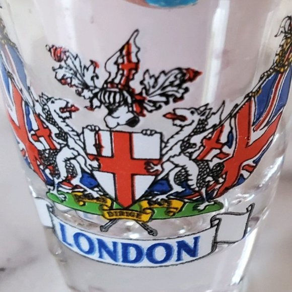 London Vintage Shot Glass with Gold Rim - Picture 4 of 9